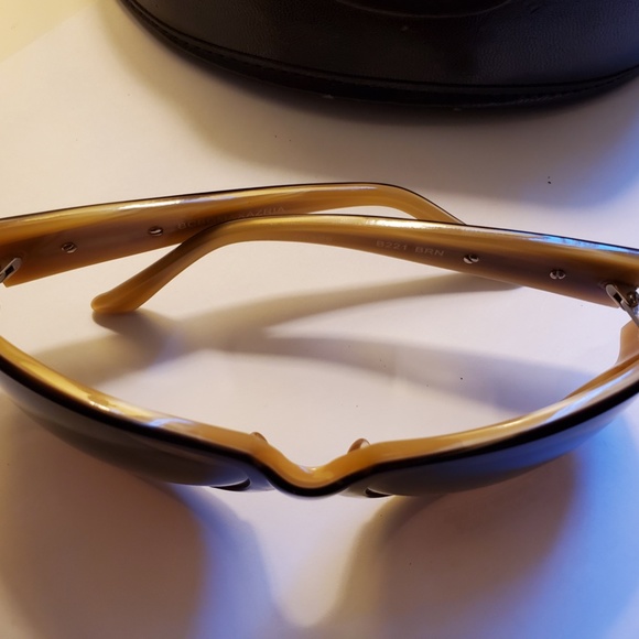 VINTAGE BCBGMAXAZRIA SUNGLASSES main image 5
